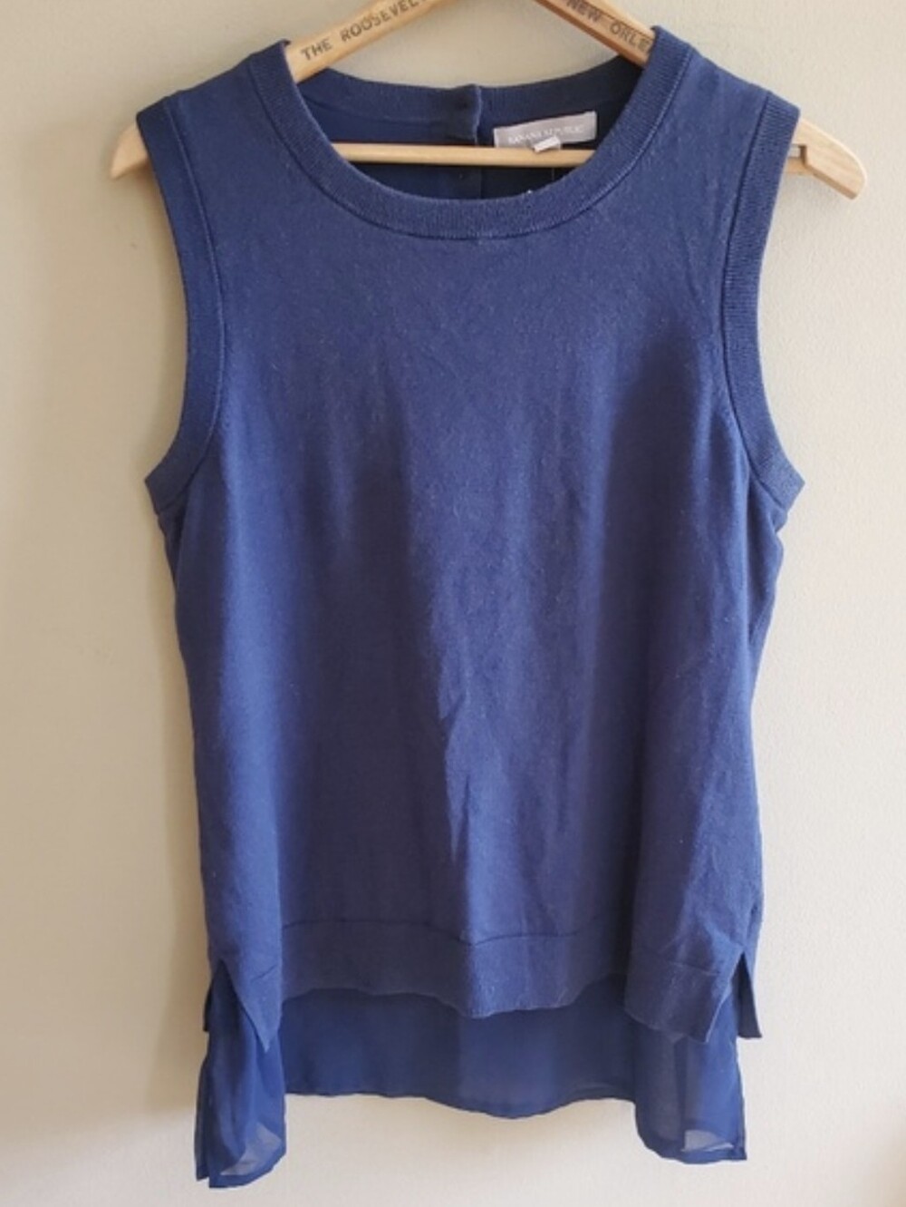 Banana Republic dark blue top sz M